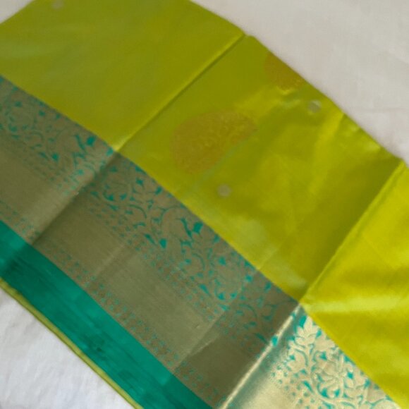 Kanchipuram Pure Silk Saree Green with Red Zari Border & Rich Pallu | Bl. Fabric - Picture 13 of 16